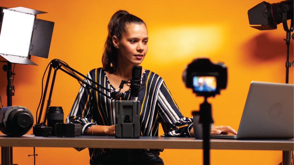 Storytelling in Branding woman at the desk